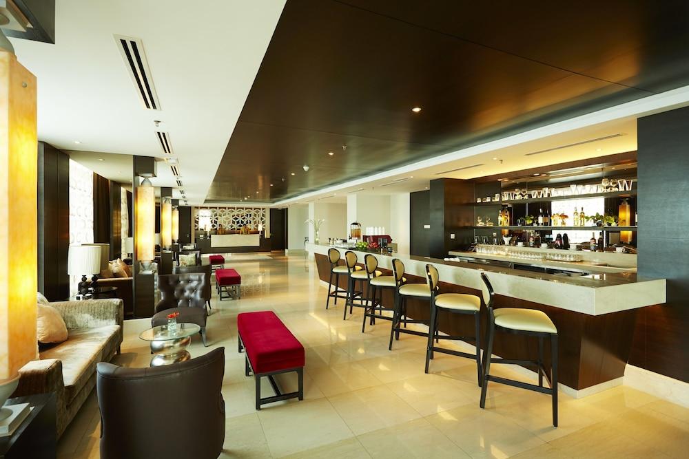 Hatten Hotel Melaka Buitenkant foto The lounge at KLIA